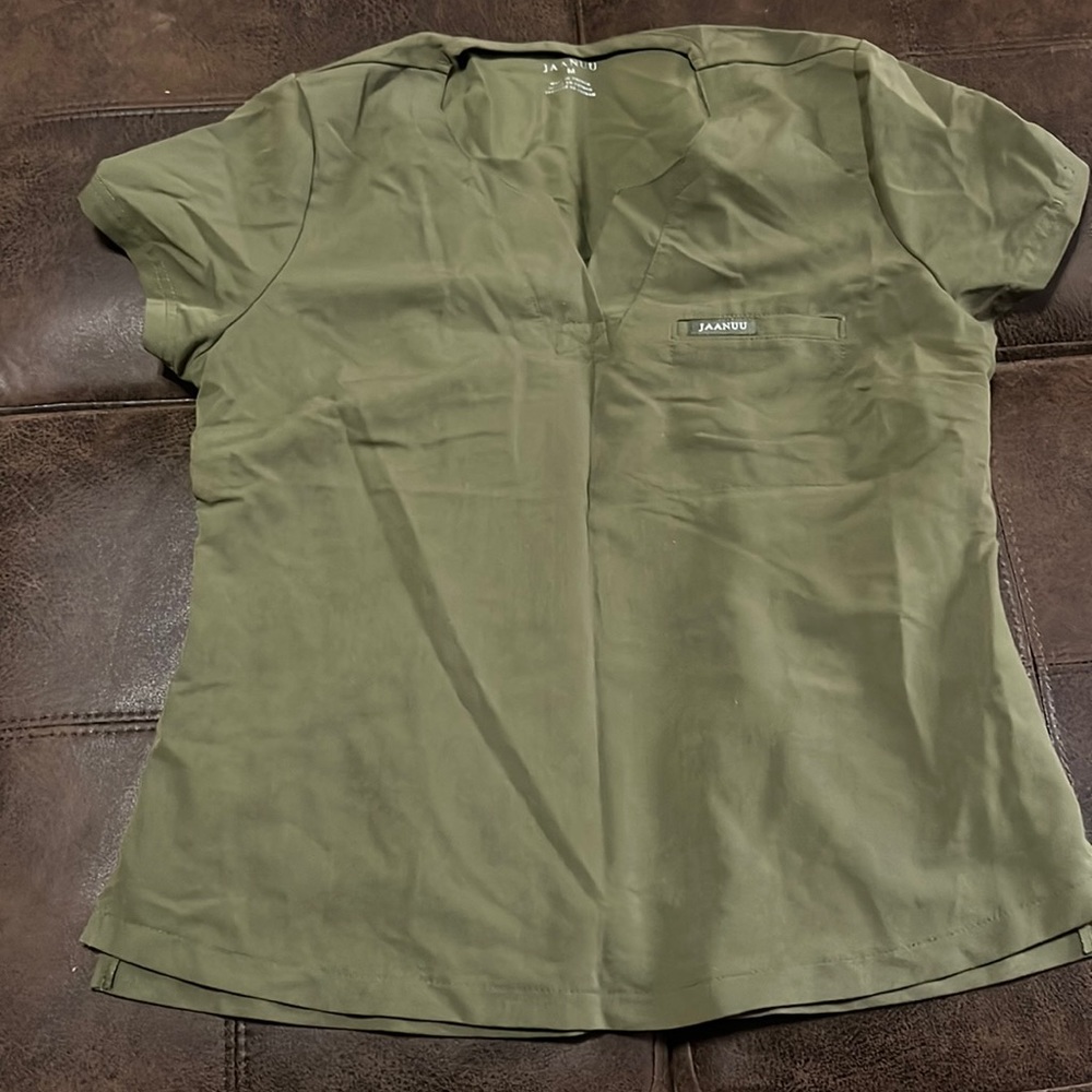 Women’s Jaanuu scrub top